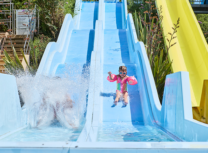 Espace aquatique avec 4 toboggans
